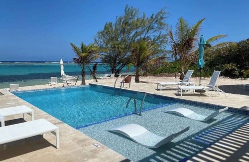 Colliers Bay Condo | The Blue Iguana Oceanfront Studio Cottage in East End