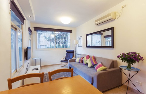 Emek Refaim Apartment | The Blue is a one-bedroom apt, on upper floor with a sleeping up to 4 guests.