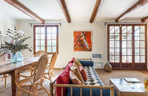 Robion House | The Blue Jeans Bedroom in House of Art and Nature