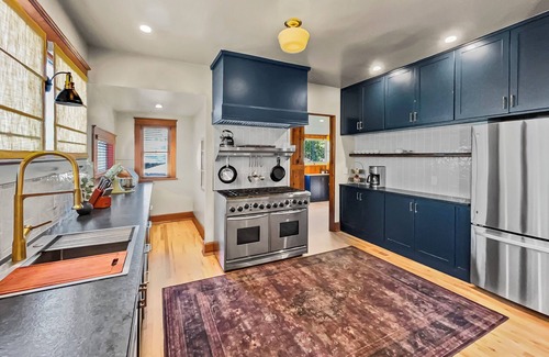 Grand Junction House | The Blue Lion Close to CMU and Downtown