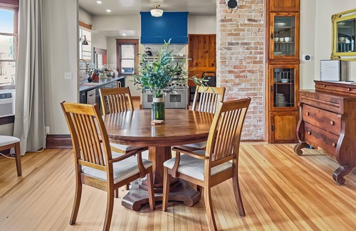 Grand Junction House | The Blue Lion Close to CMU and Downtown