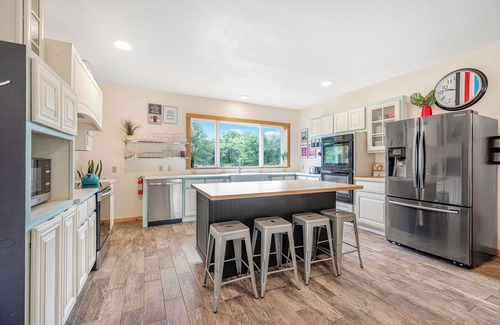 Nellysford House | The Blue Llama - Spacious Oasis off Brew Ridge Trail - Great for Groups & Pets