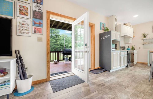 Nellysford House | The Blue Llama - Spacious Oasis off Brew Ridge Trail - Great for Groups & Pets