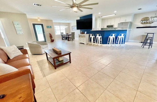 Navarre House | The Blue Marlin
