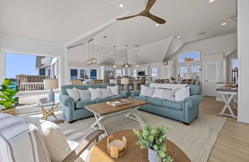 Waves House | The Blue Moon - Ocean Front - Pool - Hot Tub - Theater - Elevator- Dog Friendly!