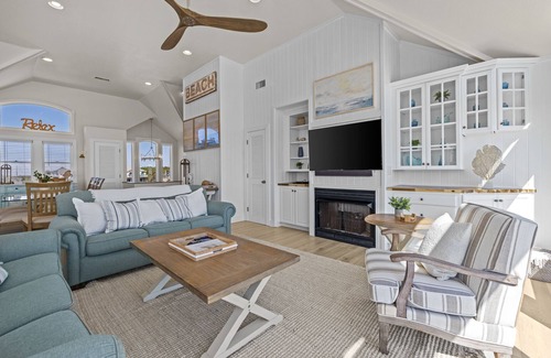 Waves House | The Blue Moon - Ocean Front - Pool - Hot Tub - Theater - Elevator- Dog Friendly!