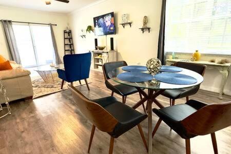 Port Tampa City Villa | The Blue Palm Near Downtown Ybor City Beaches