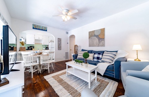 Coral Ridge Apartment | The Blue Parrot