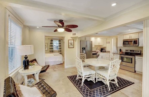 Flamingo Parks House | The Blue Pearl - Soak Up Views from a Scenic Poolside Upper Deck