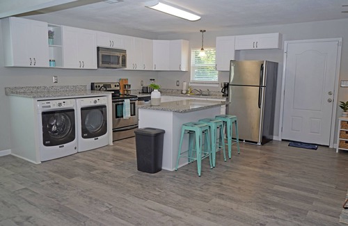 Southeast Pensacola House | The Blue Pearl★6min to Downtown
