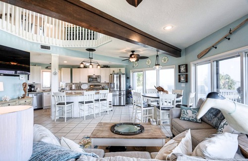 Pirates Beach West House | The Blue Pelican -Ocean Views, Walk to Pirates Beach, Golf Cart