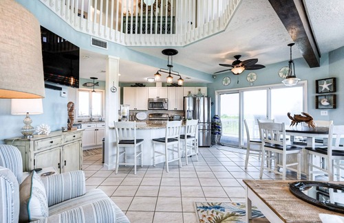 Pirates Beach West House | The Blue Pelican -Ocean Views, Walk to Pirates Beach, Golf Cart
