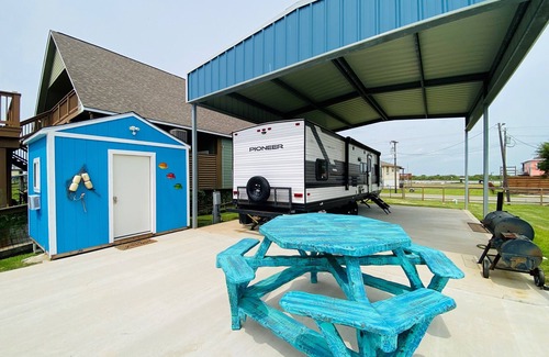 Cedar Lane House | The Blue Pelican - RV Lot