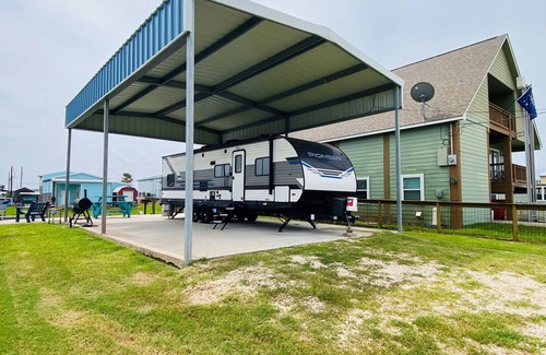 Cedar Lane House | The Blue Pelican - RV Lot