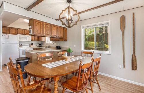 Bitely Cottage | The Blue Perch- Pet Friendly Cottage with Hot Tub