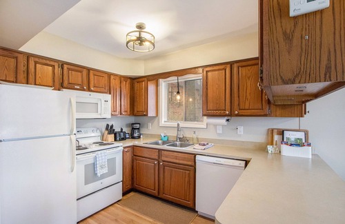 Bitely Cottage | The Blue Perch- Pet Friendly Cottage with Hot Tub