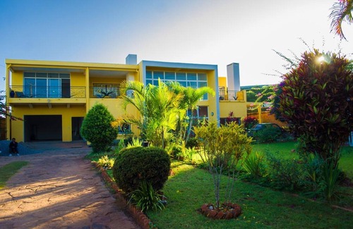 Ambohibao Villa | The blue room is an accent of modernity in the silence of the surrounding garden