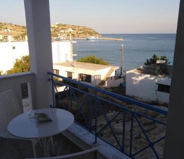 Agii Apostoli Apartment | The Blue Rooms
