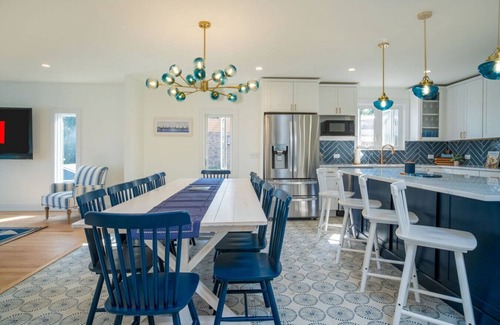 Fox Lake Apartment | The “Blue Sapphire” 3BR/3BA Luxury Lakefront Home on Mineola Bay | Stunning Views on Chain O Lakes