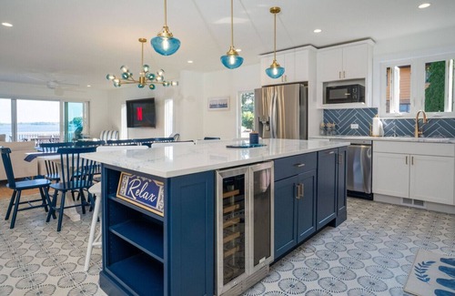Fox Lake Apartment | The “Blue Sapphire” 3BR/3BA Luxury Lakefront Home on Mineola Bay | Stunning Views on Chain O Lakes