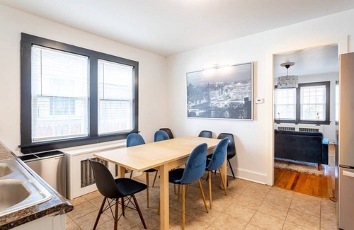 Brooklawn - St. Vincent Apartment | The Blue Sapphire: Modern & Stylish 2BR w/2 King Beds & Full Kitchen