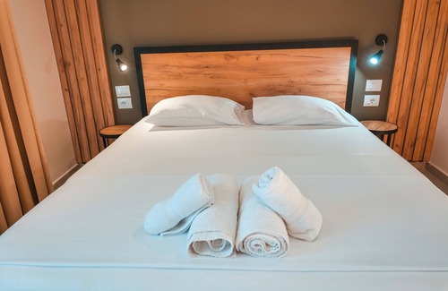 Himare Hotel | The Blue Wave Hotel