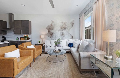 Katie Hill Neighborhood House | The Bluebell - Rooftop Lounge with Hot Tub!