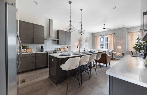 Katie Hill Neighborhood House | The Bluebell - Rooftop Lounge with Hot Tub!