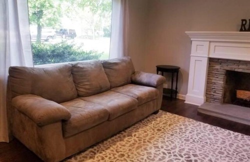 Waldwick House | The Blueberry Farmhouse - 4 Bedrooms