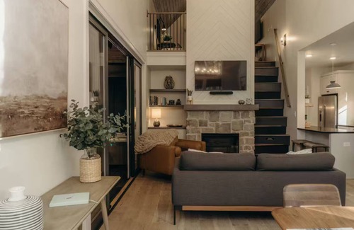 Monteagle House | The Bluebird Cabin