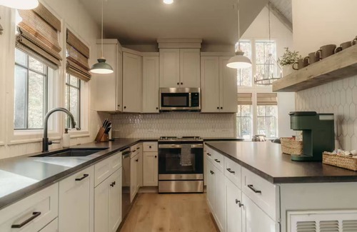 Monteagle House | The Bluebird Cabin
