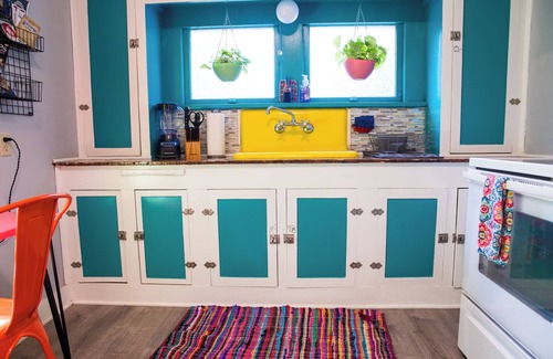 Davis House | The Bluebird Cottage: A Charming Style Cabin with Hot Tub & Now Dog-Friendly!