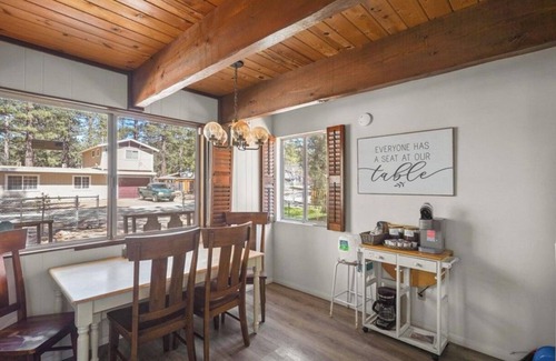 Peter Pan Cabin | The BlueBird Retreat + Jacuzzi +BBQ