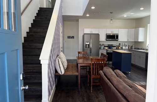 Canyon Lake House | The Bluebonnet House/Hike to the Lake!