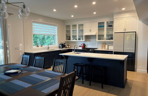 Bluewater House | The Bluehaus - Modern Lux Cottage, Bayfield Getaway!