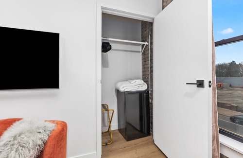 Grand Rapids Apartment | The BlueJay Vintage Suite - With Window