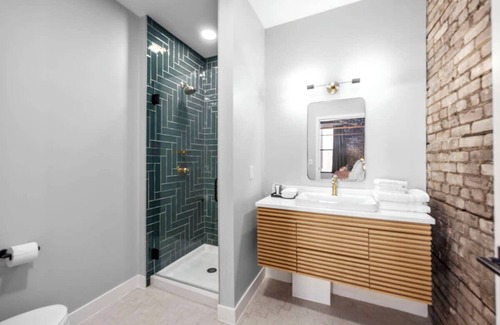 Grand Rapids Apartment | The BlueJay Vintage Suite - With Window