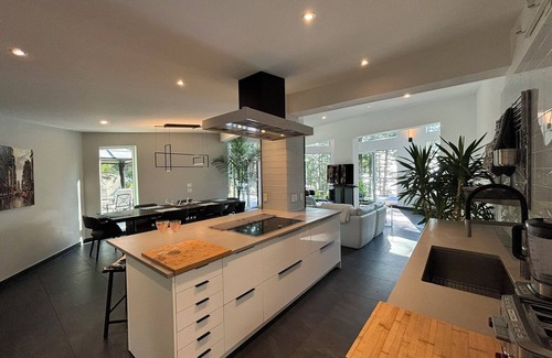 Bowen Island House | The Bluewater Retreat on Bowen Island with private beach access and ocean views