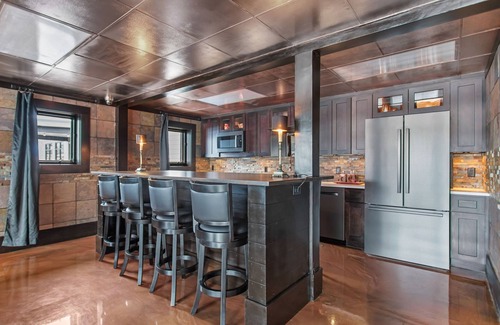Holland Apartment | The Boardroom