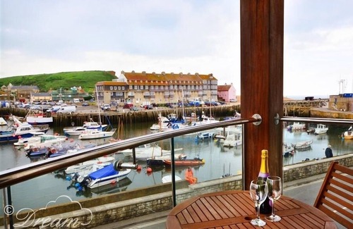 West Bay Cottage | THE BOARDWALK, family friendly, country holiday cottage in West Bay
