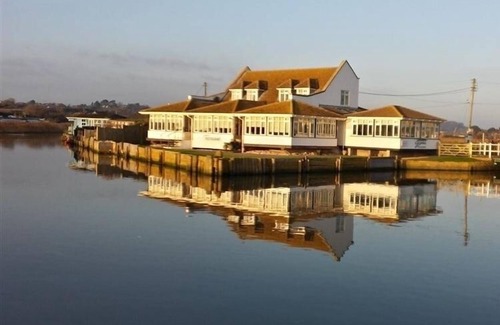 West Bay Cottage | THE BOARDWALK, family friendly, country holiday cottage in West Bay