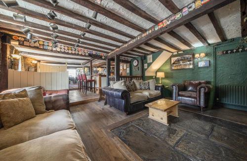 Bishops Castle House | The Boars Head Pub