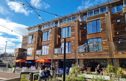 Canon's Marsh Apartment | The Boat House Apartment by Cliftonvalley Apartments
