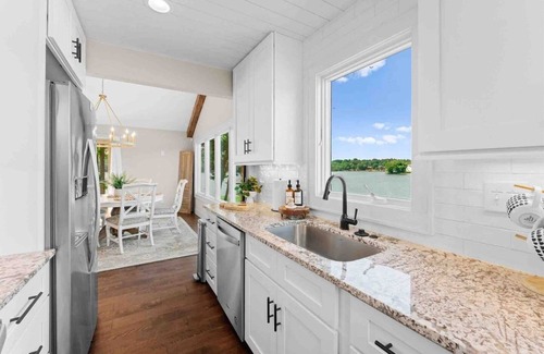Mooresville House | The Boathouse, a Perfect Getaway
