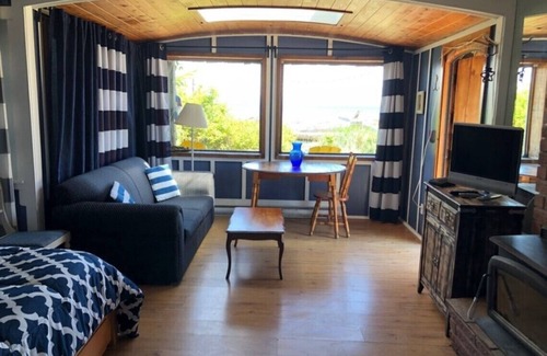 Black Creek House | The Boathouse-Beachfront