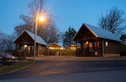 Byrdstown Cabin | The Boathouse Bungalow Dale Hollow Lake 1 Minute Away Free Firewood Pet-Friendly