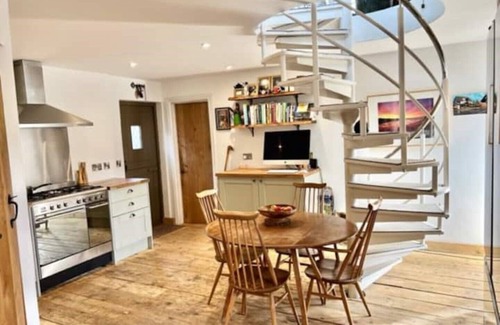 Whitstable Cottage | The Boathouse