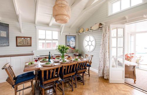 Felixstowe House | The Boathouse in Felixstowe Ferry - Stunning Waterfront Property