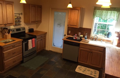 Northport House | The Boathouse on Waukazoo! Beach, Bars, Brewery all within a block!