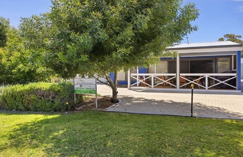 Lake Wangary House | The Boathouse - Perfect 2 bedroom Property close to all Town Facilities